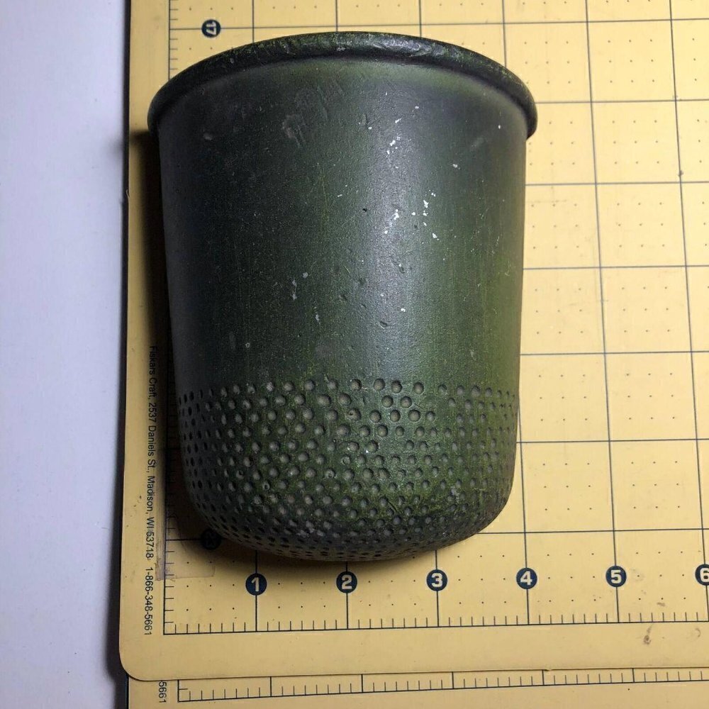 Vintage Sewing Thimble Wall Pocket Cast Aluminum Metal #1440 - Picture 4 of 5